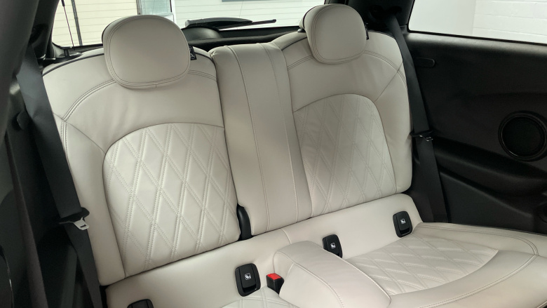 MINI Hatchback 1.5 Cooper Exclusive 3dr Auto Petrol Hatchback
